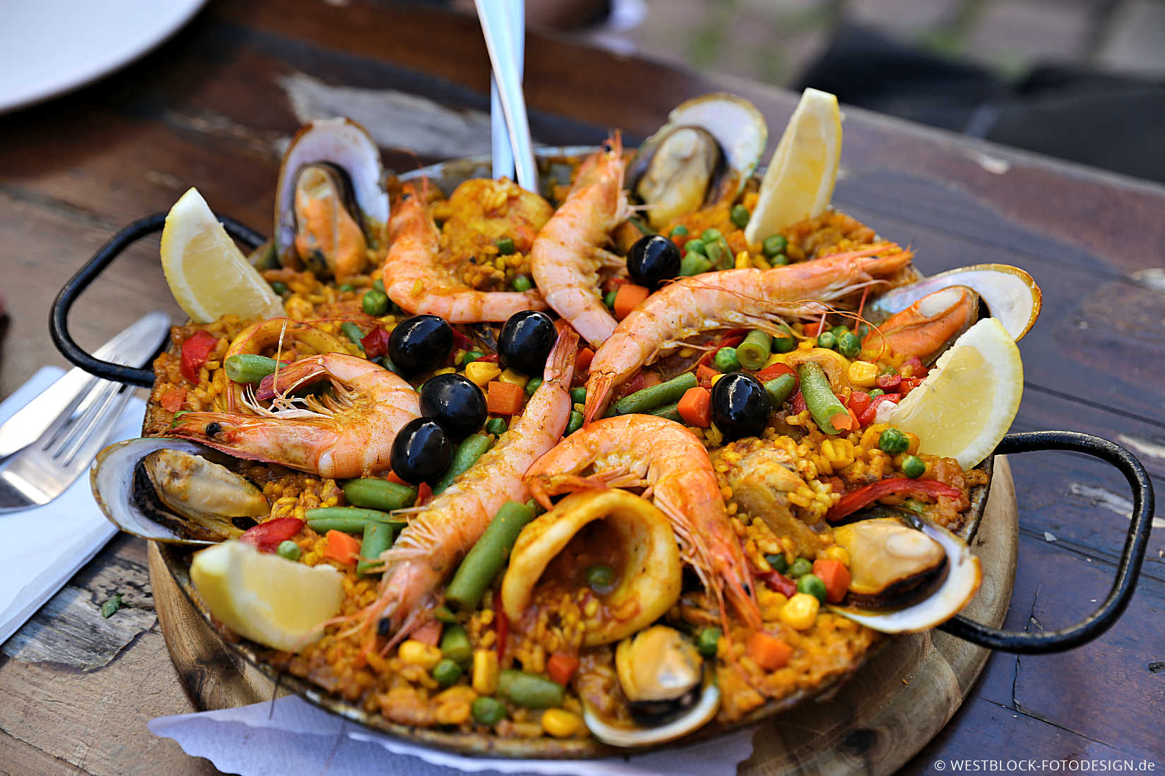 Die Weiße Lilie Kultkneipe mit spanischer Küche und Tapas in